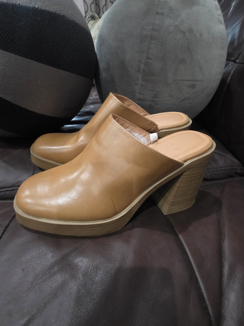 Universal Thread Tan Platform Mule Clogs - Picture 6 of 8